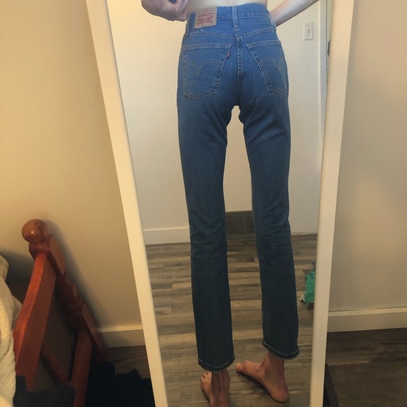 High rise Levi’s - Picture 2 of 3